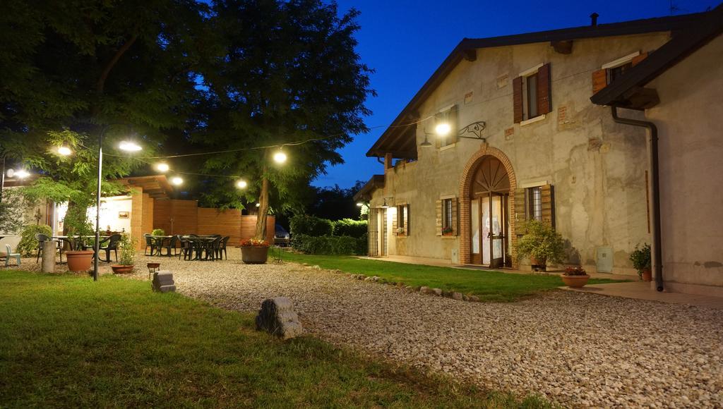 Agriturismo Fior Di Pesco Sommacampagna Exterior foto